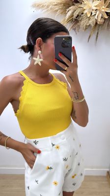Top amarillo canalé