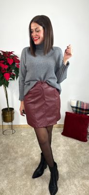 Falda polipiel con abetura burdeos