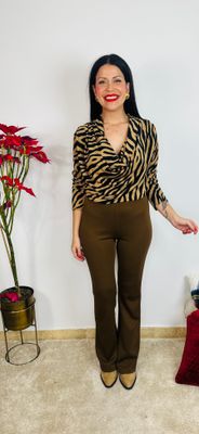 Top con cuello caido con estampado print