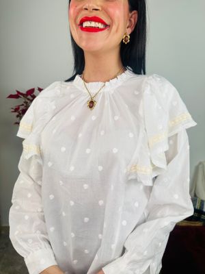 Camisa topitos camel con baberola