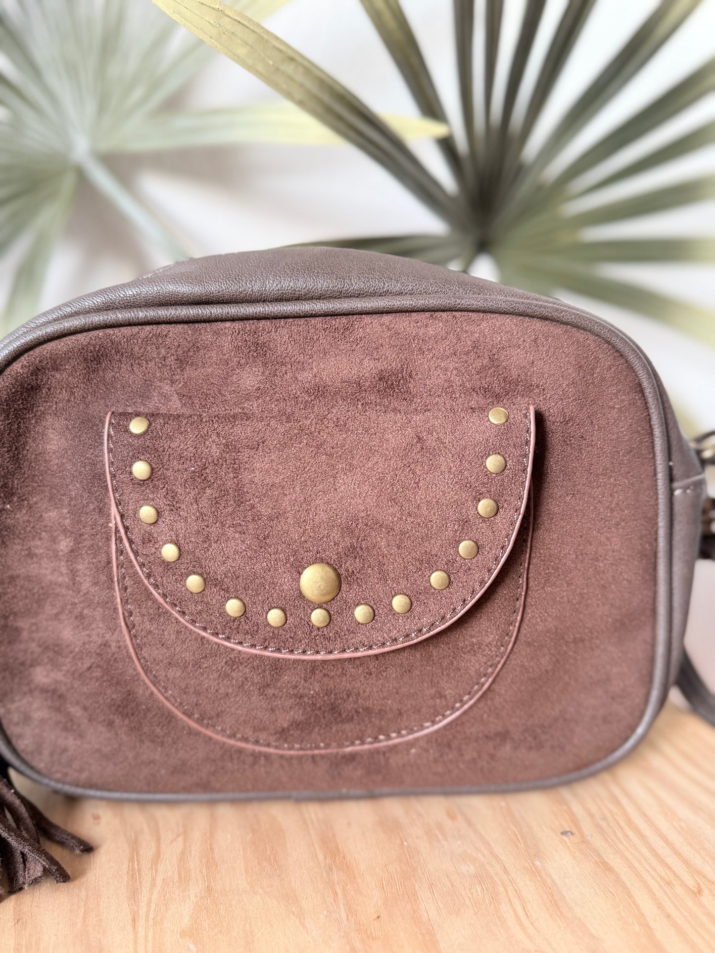 Bolso combi chocolate tachas