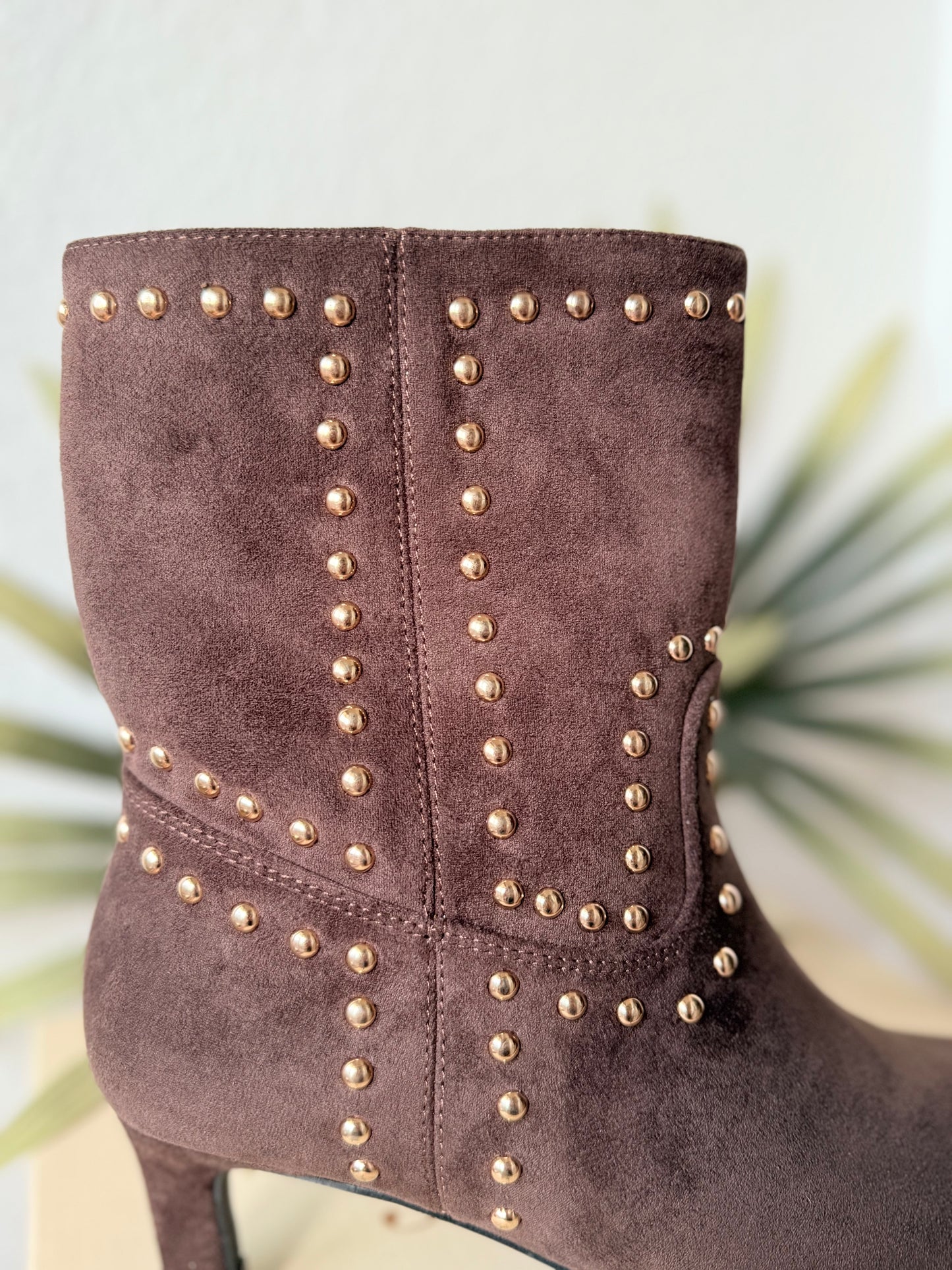 Botin Antelina tachas chocolate