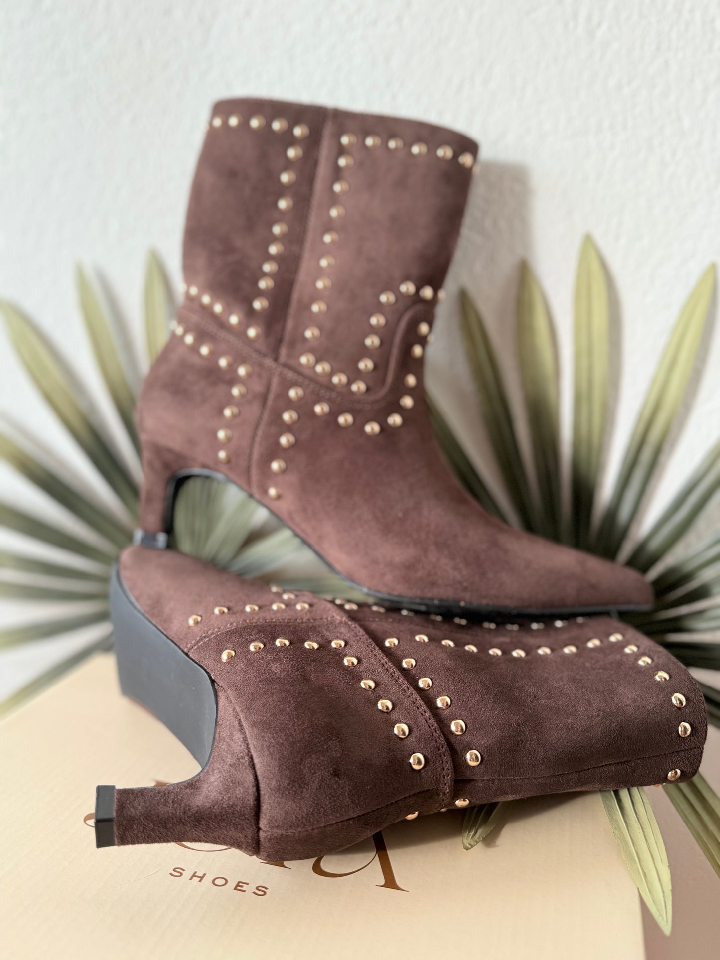 Botin Antelina tachas chocolate