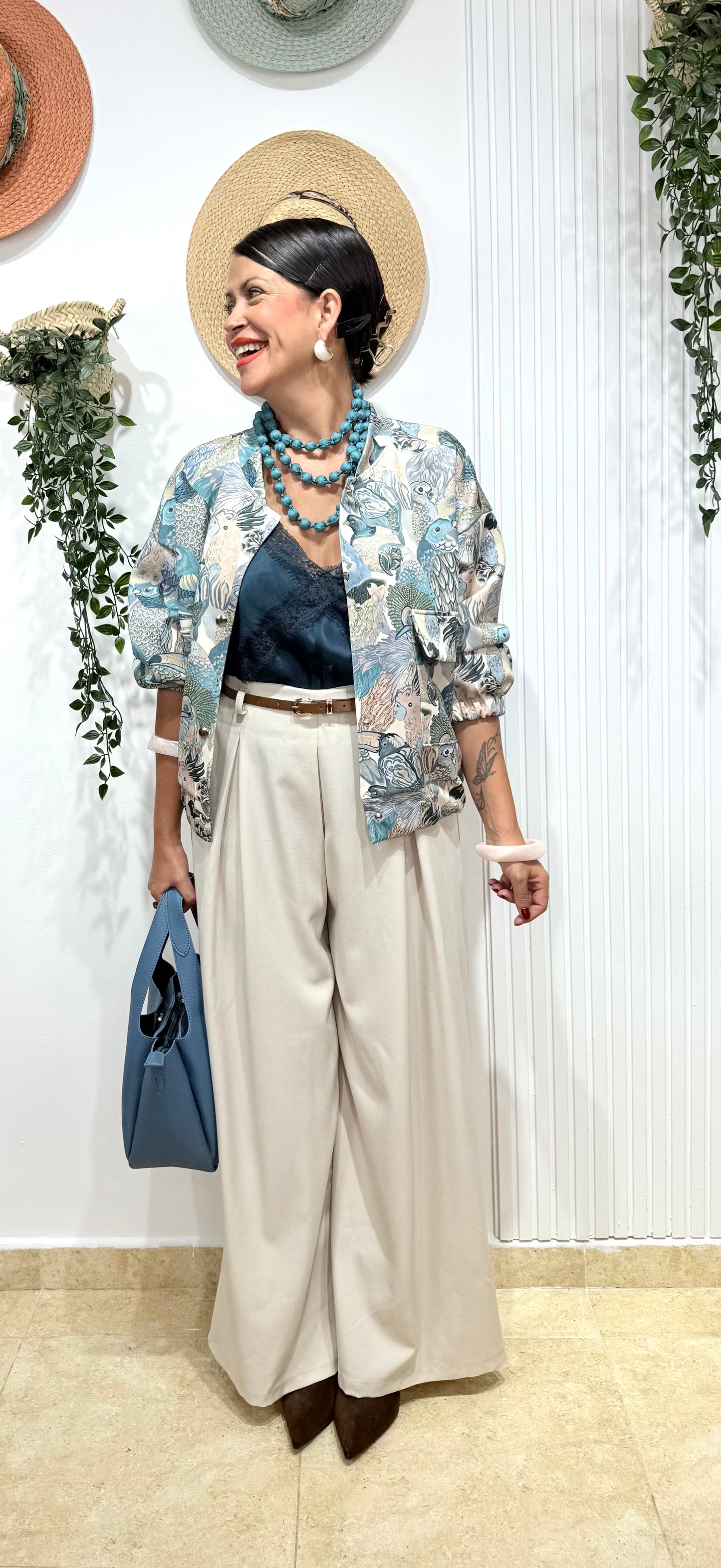 Bomber estampada azul