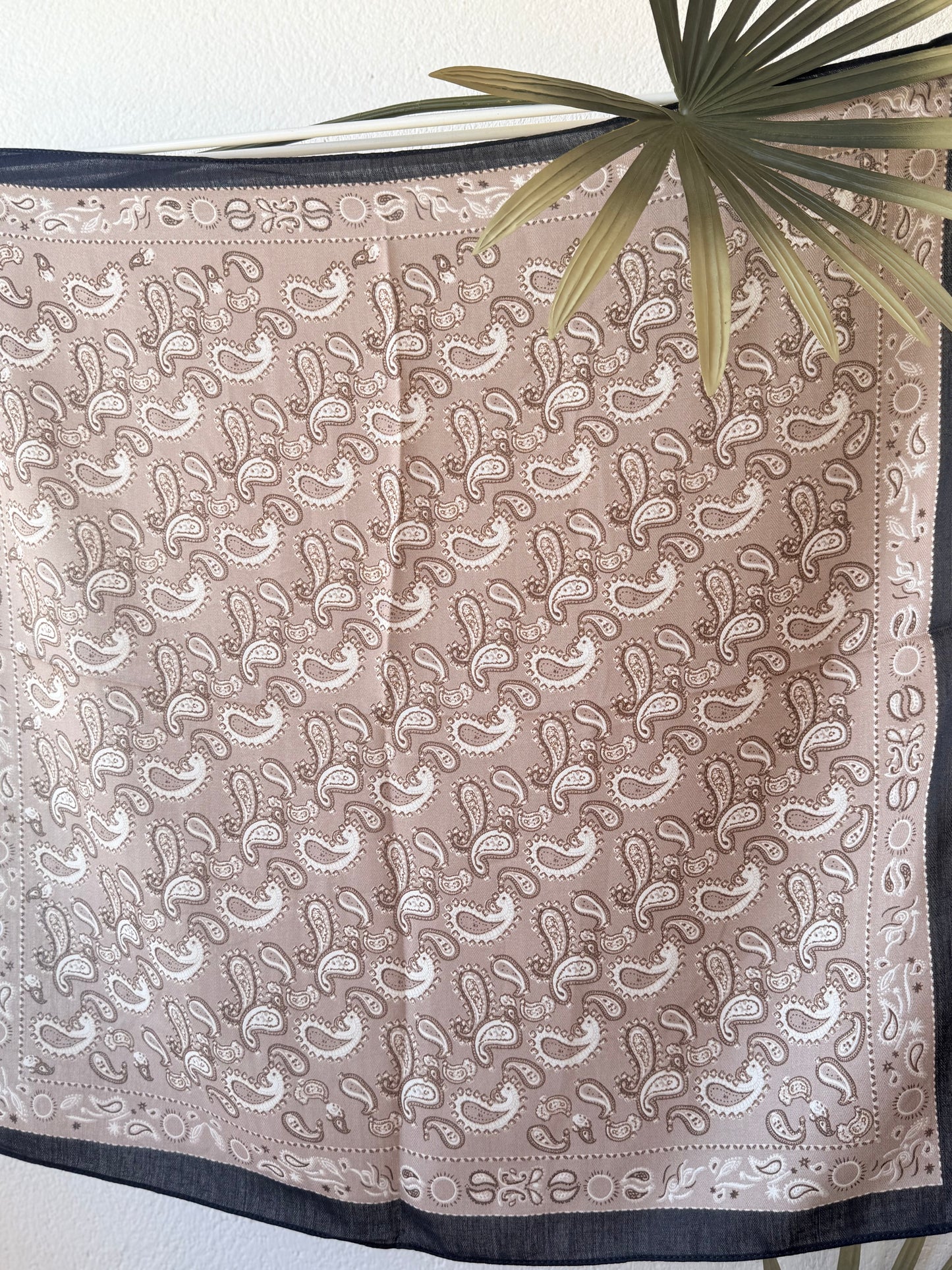 Pañuelo taupé