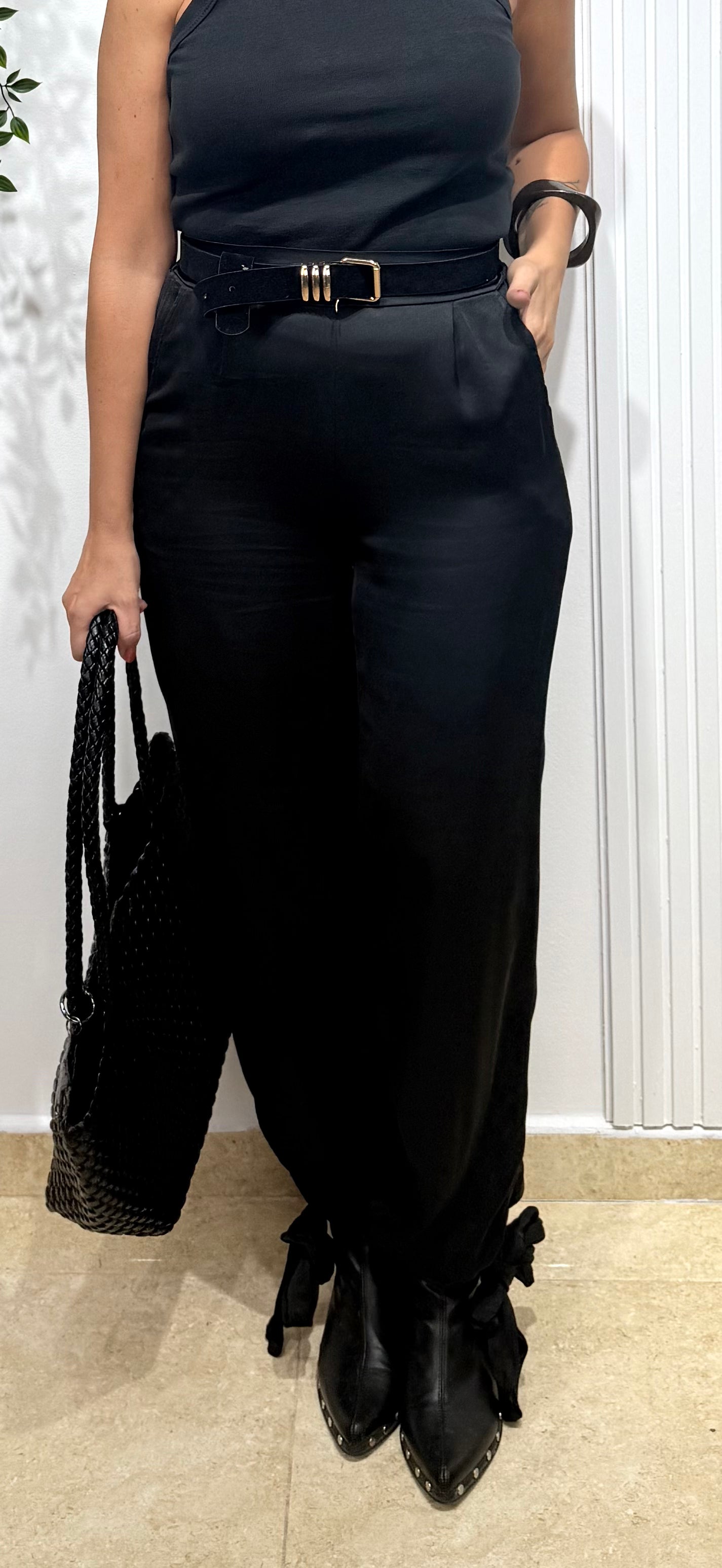 Pantalón Aladin negro satinado lazo