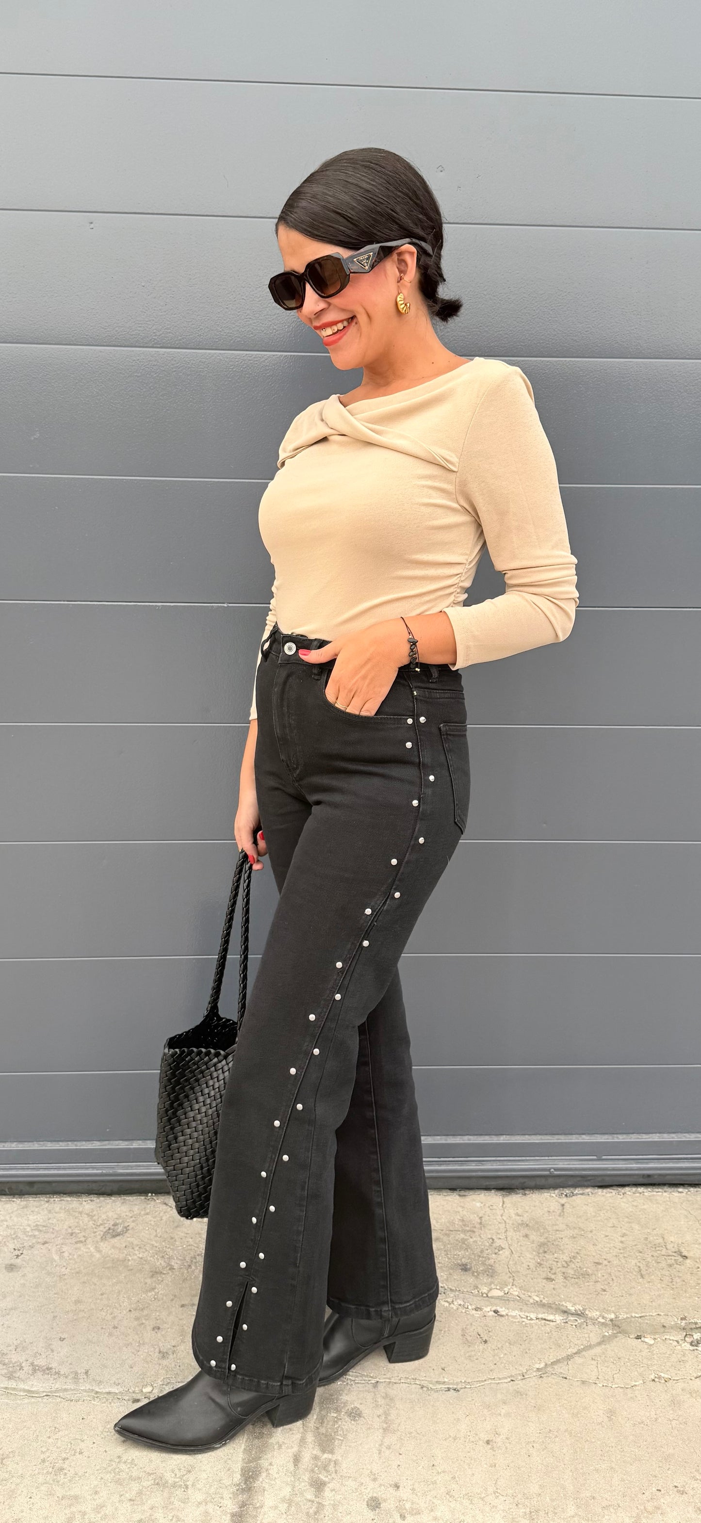 Jeans wide leg tachas negros