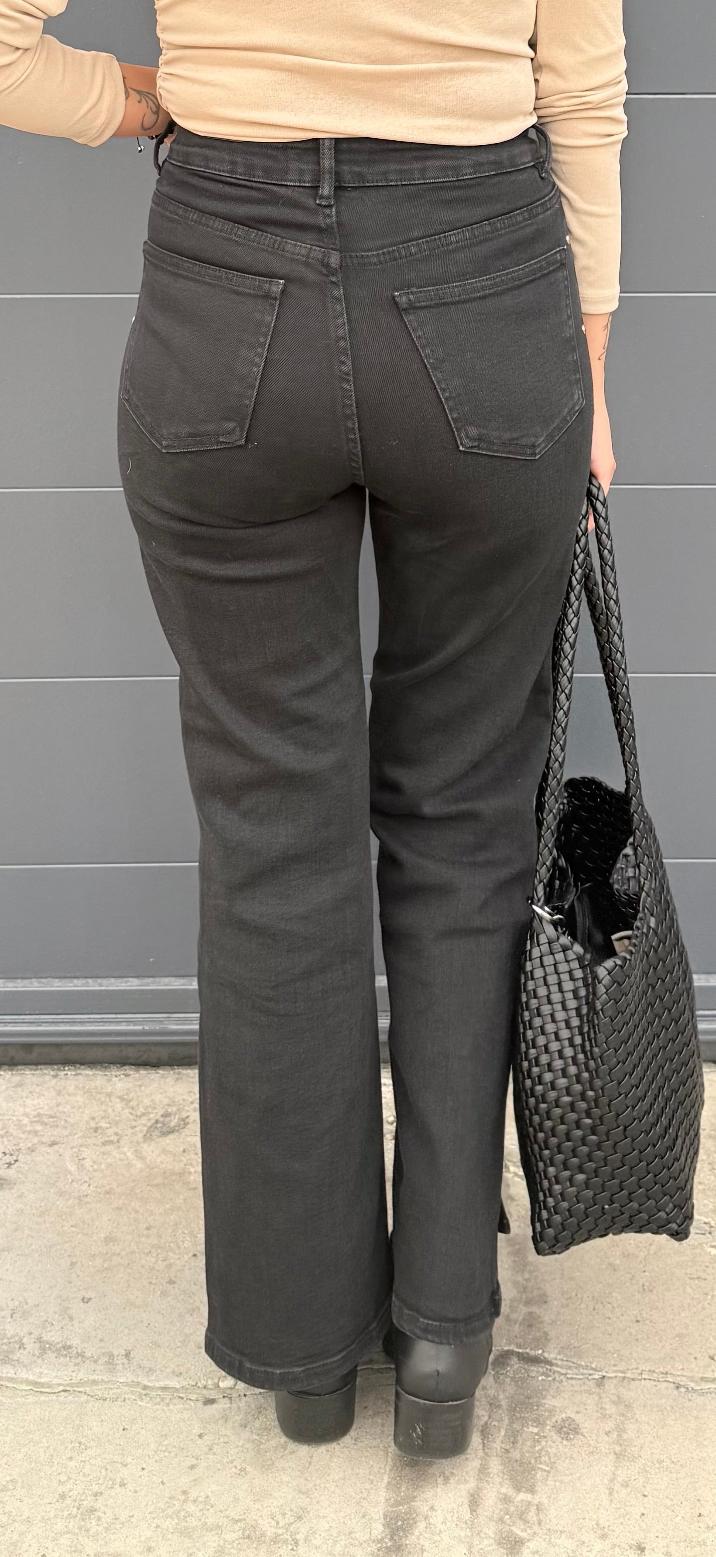Jeans wide leg tachas negros