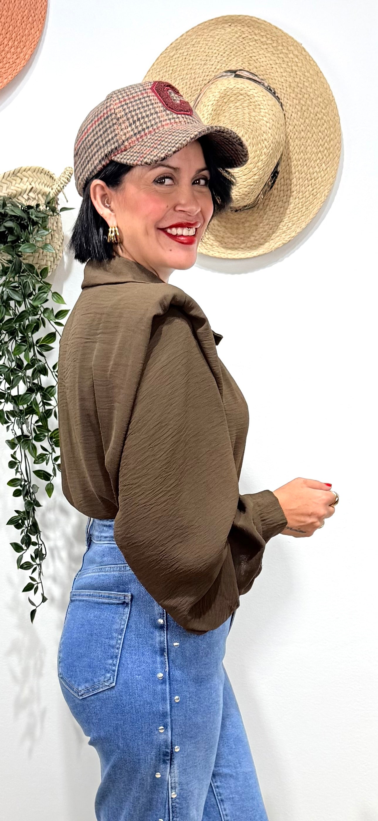 Jeans azul wide leg tachas
