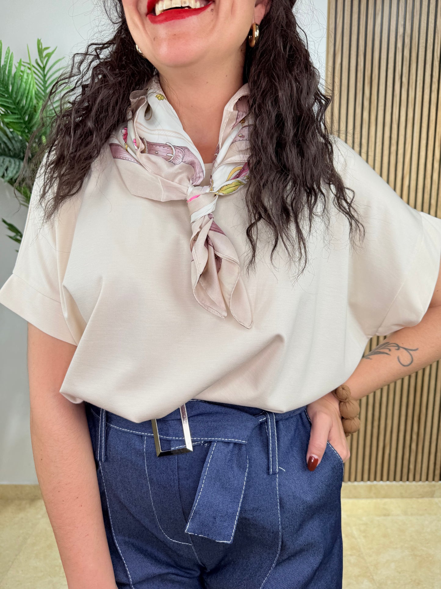 Camiseta lazo beige oversize