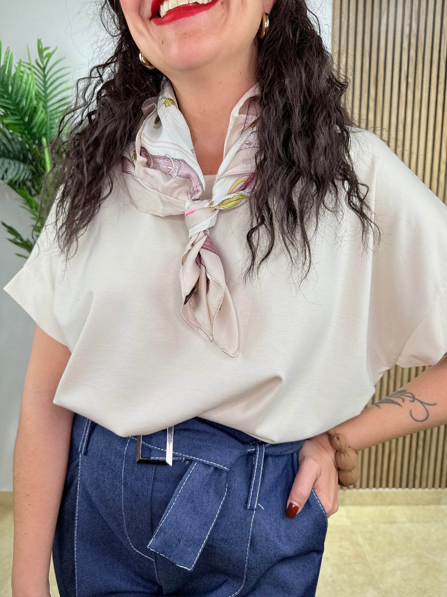 Camiseta lazo beige oversize