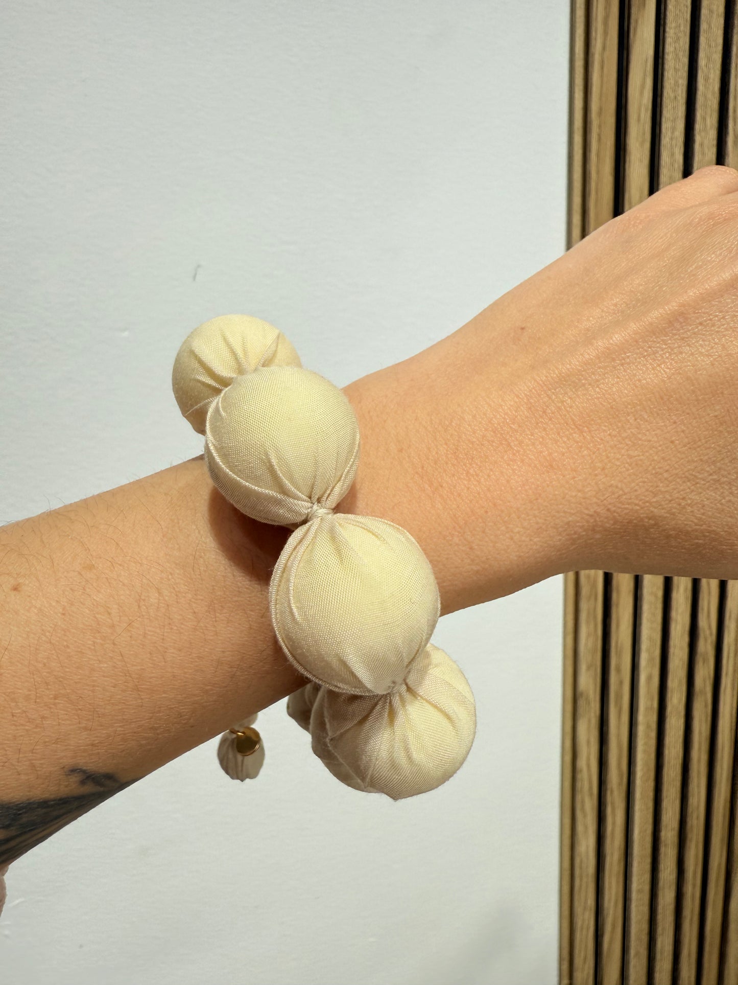 Pulsera Borlones crema 