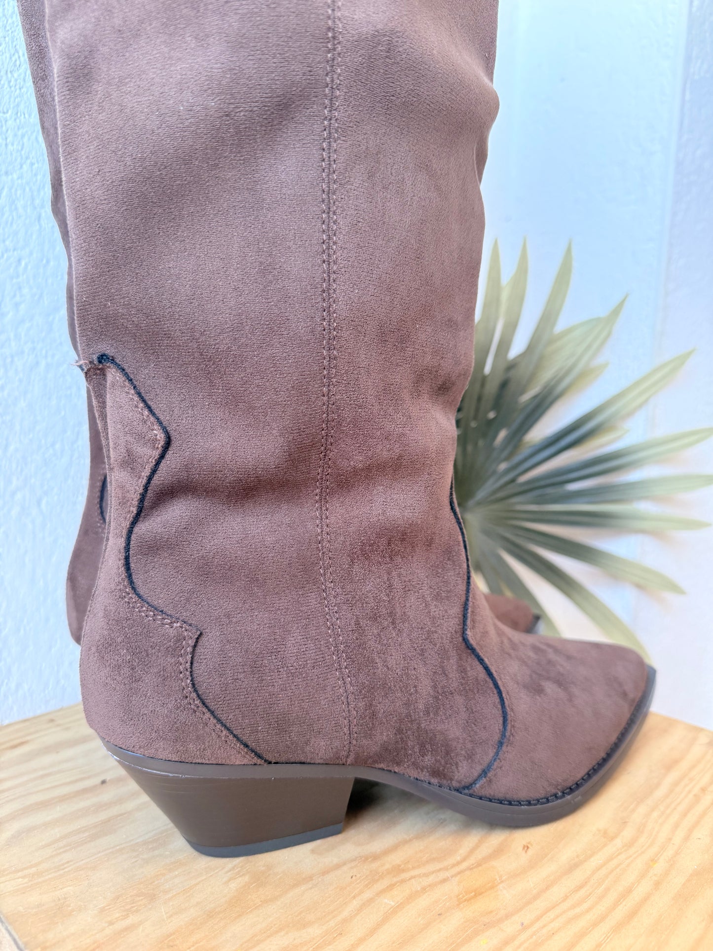 Botas cowboy antelina chocolate