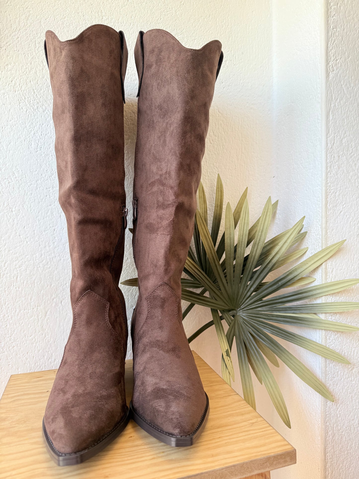 Botas cowboy antelina chocolate