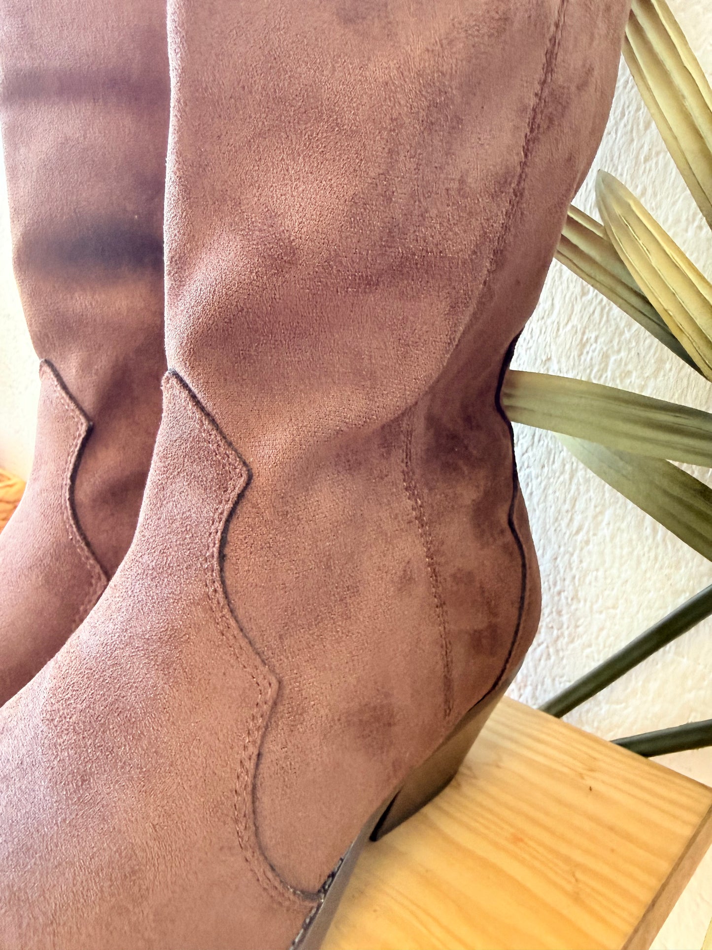Botas cowboy antelina chocolate