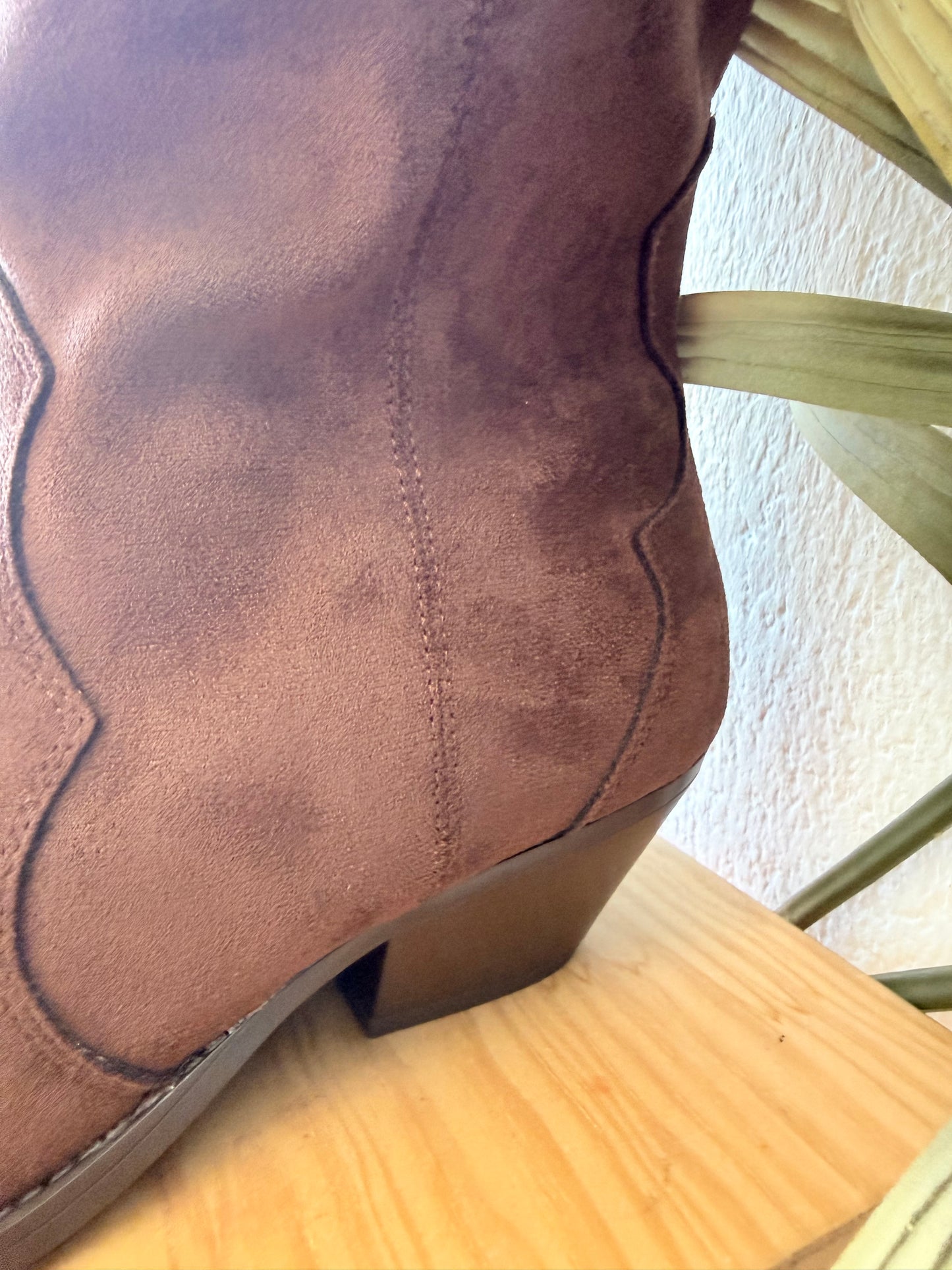 Botas cowboy antelina chocolate