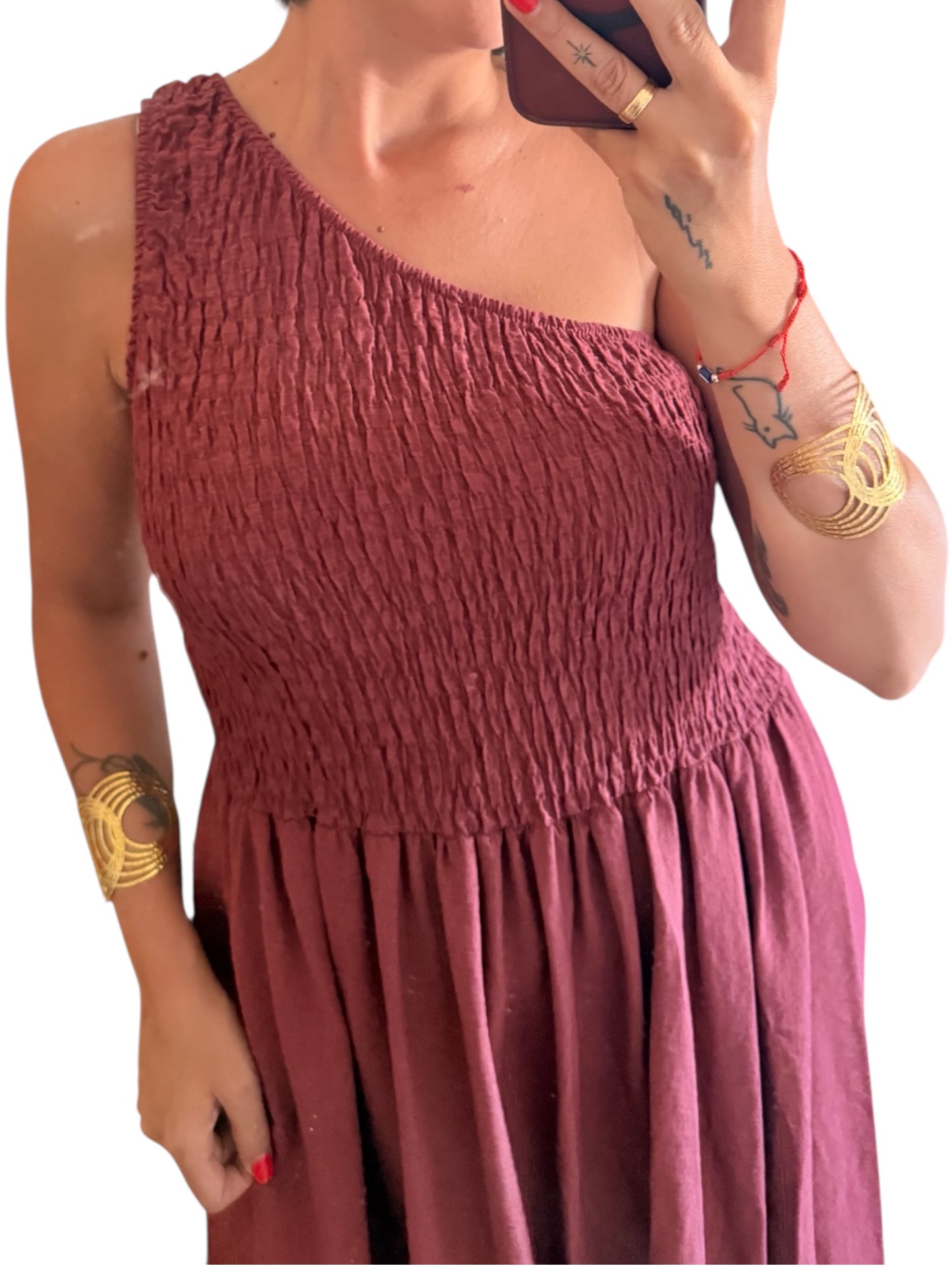 Vestido asimétrico burdeos