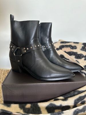 Botines de piel negro