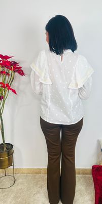 Camisa topitos camel con baberola