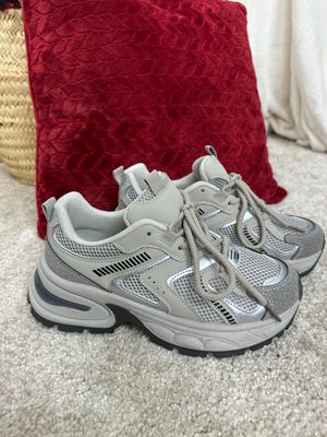 Zapatillas New gris con plataforma