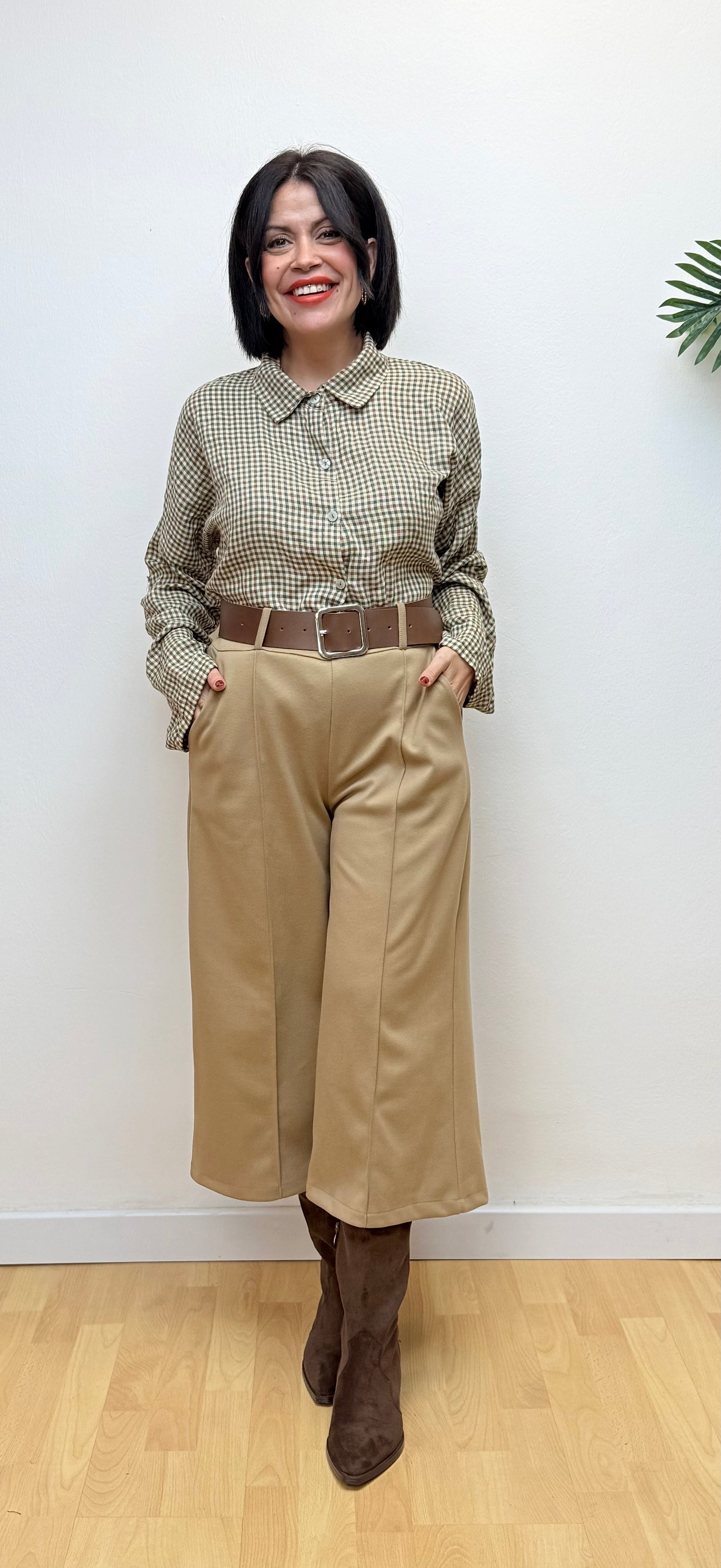 Bermudas camel aterciopelas Mar