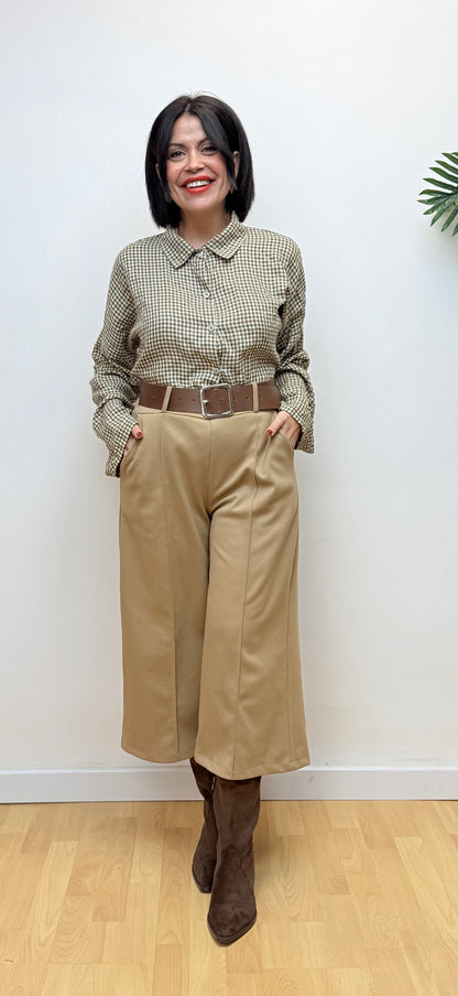 Bermudas camel aterciopelas Mar