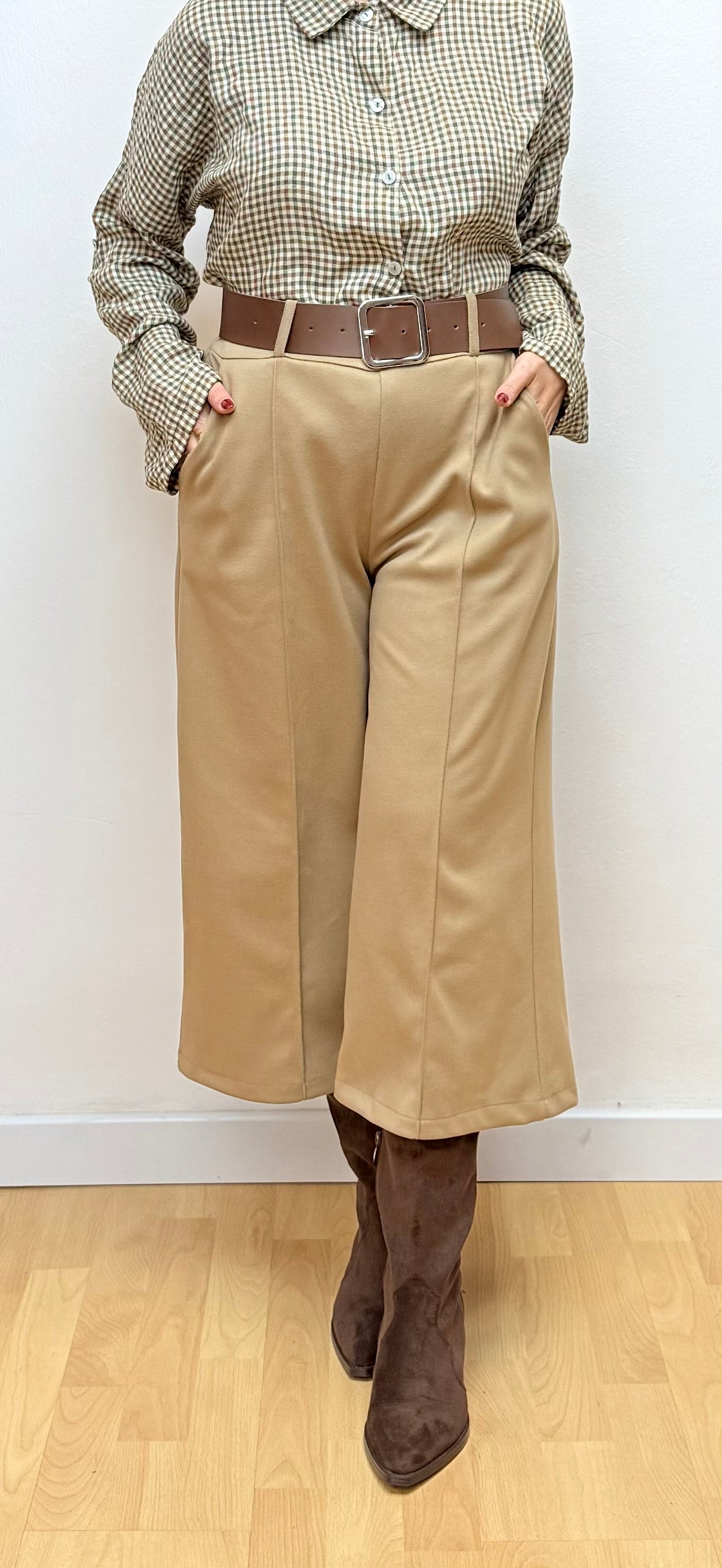 Bermudas camel aterciopelas Mar