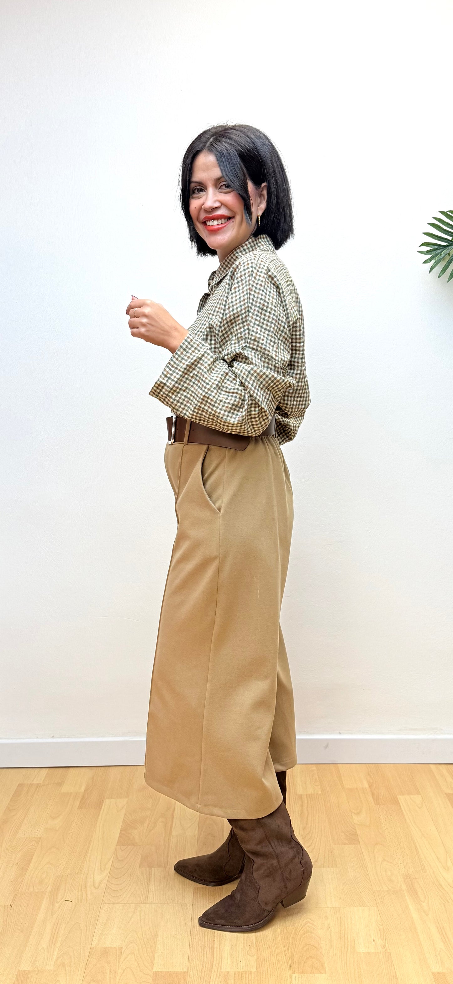 Bermudas camel aterciopelas Mar