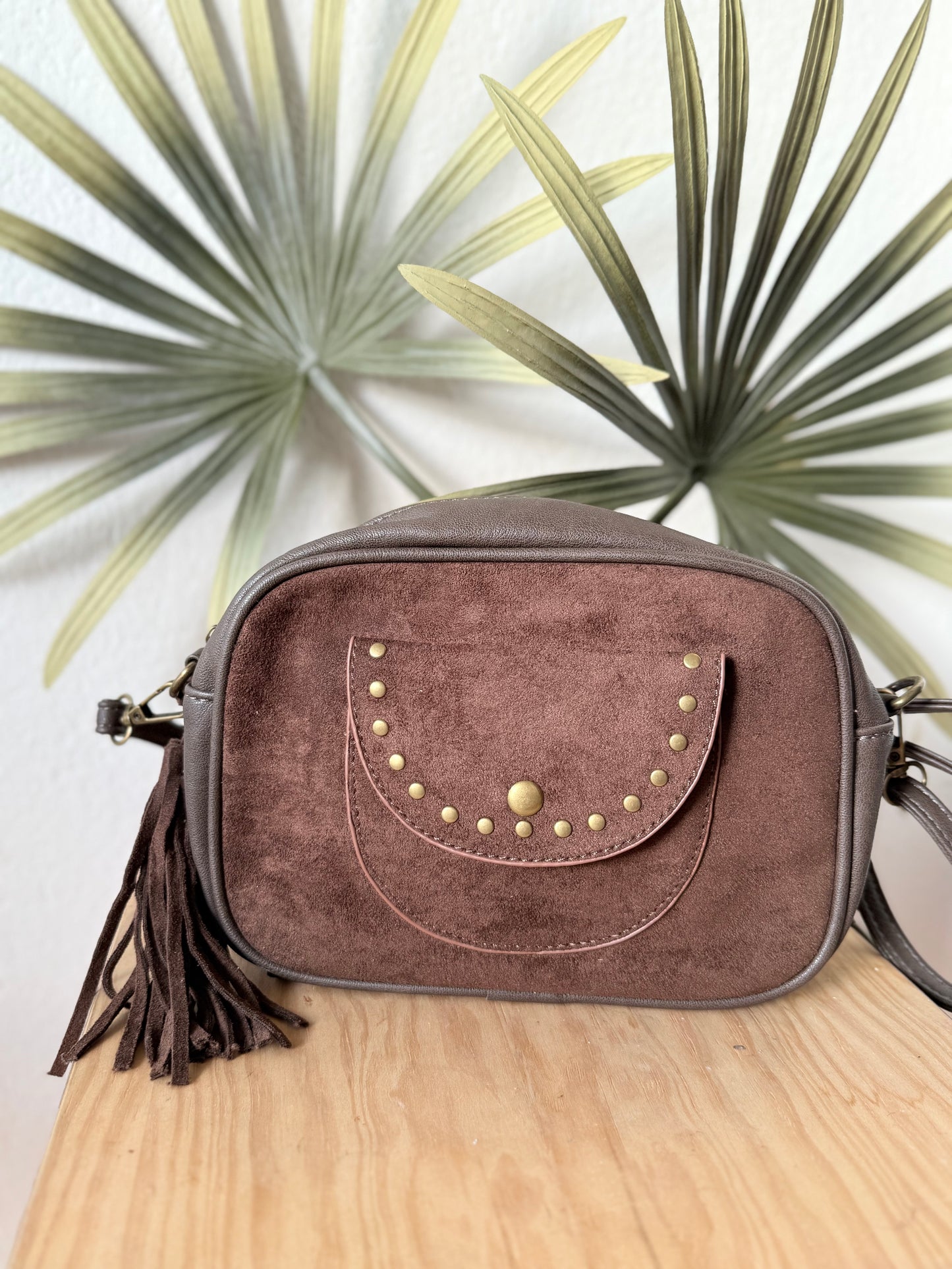 Bolso combi chocolate tachas