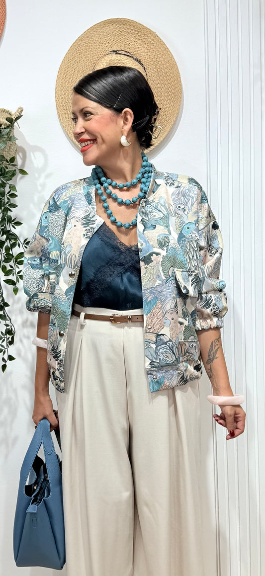 Bomber estampada azul