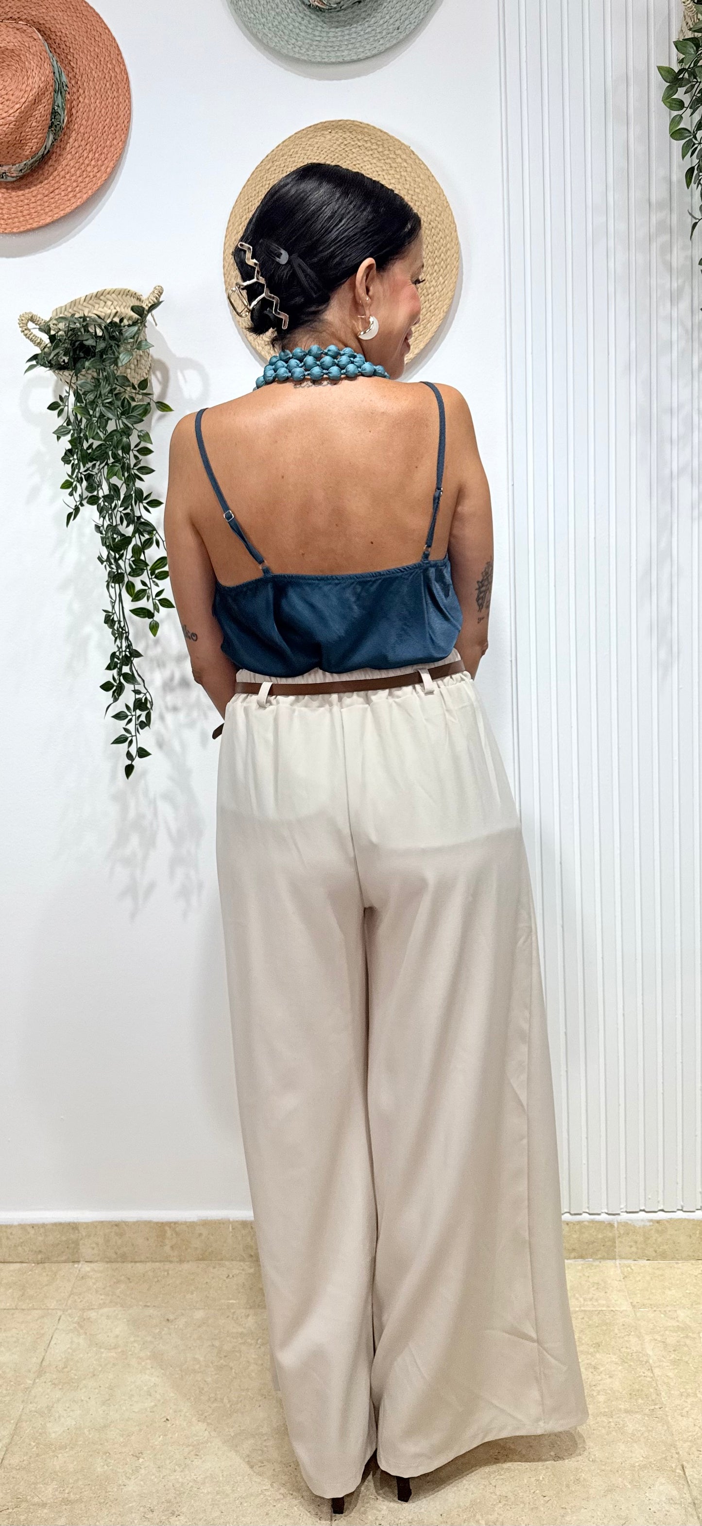 Pantalón pinzas pata elefante beige