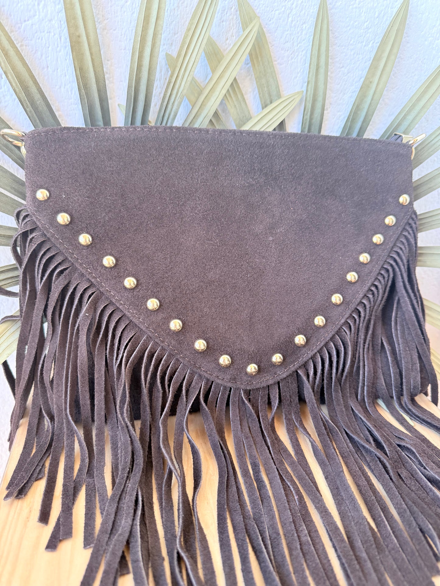 Bolso piel flecos y tachas chocolate