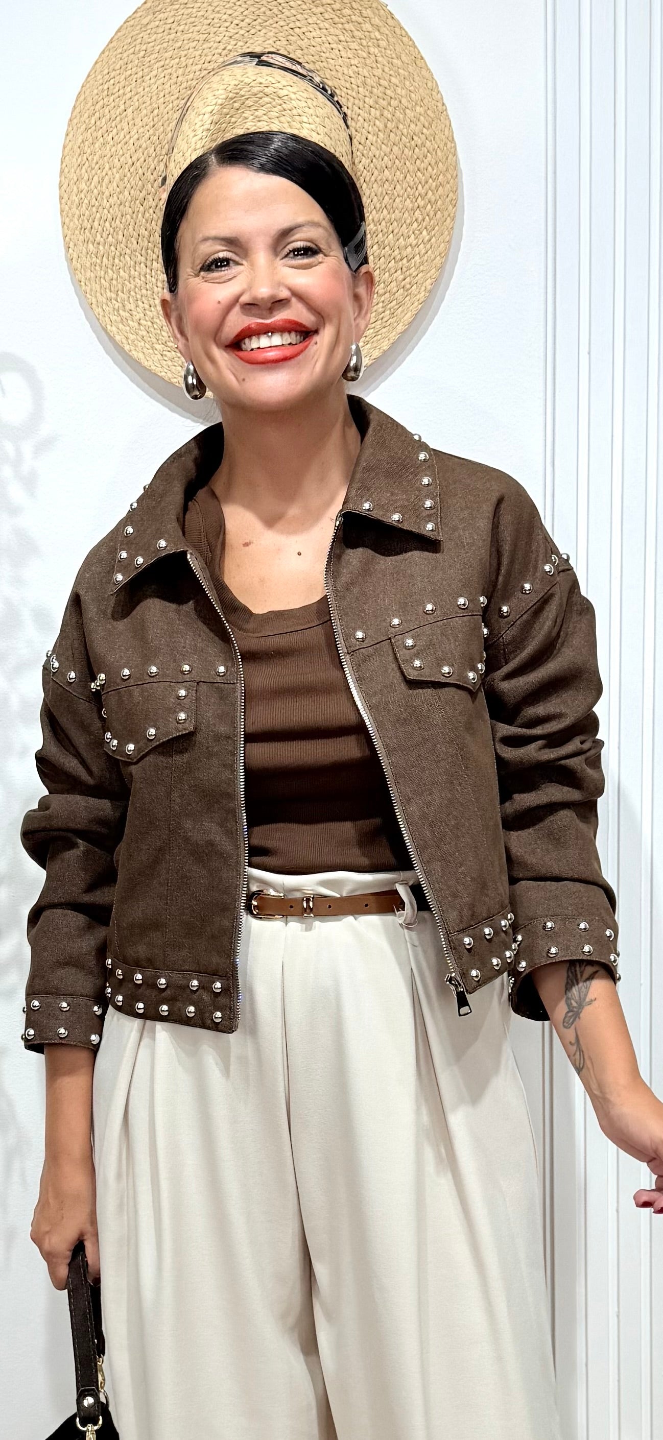 Chaqueta forrada tachas chocolate