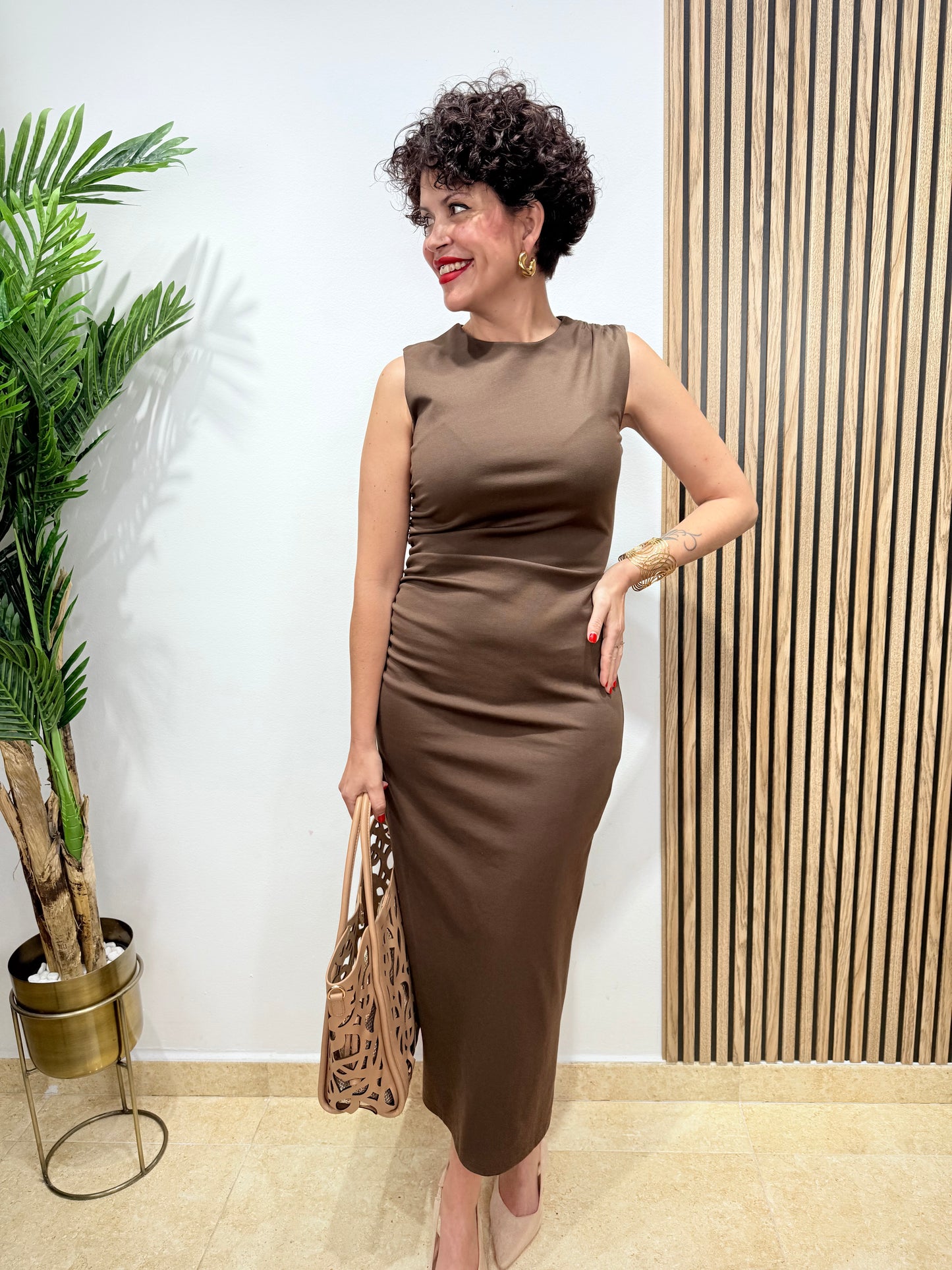 Vestido chocolate fruncido