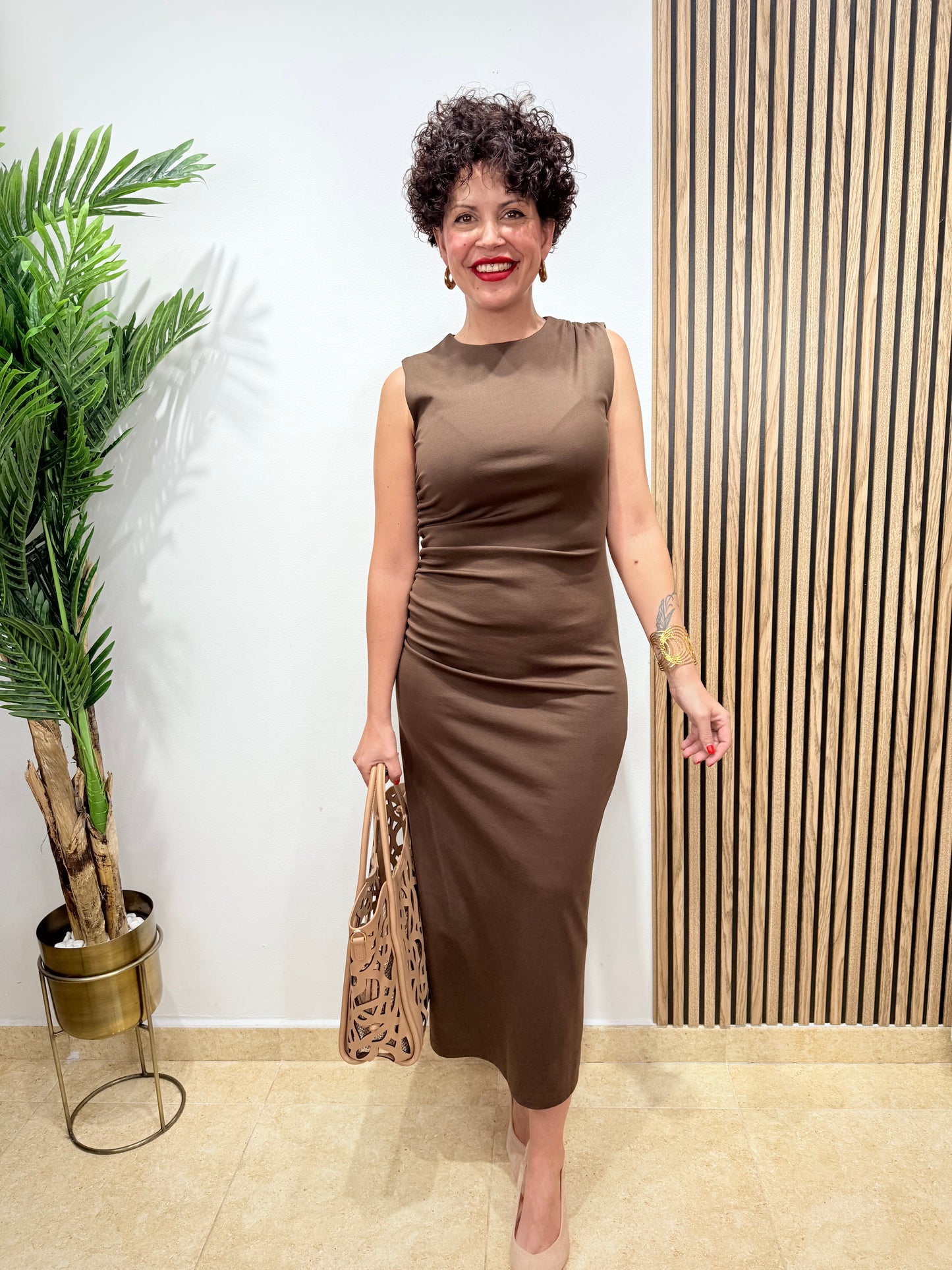 Vestido chocolate fruncido