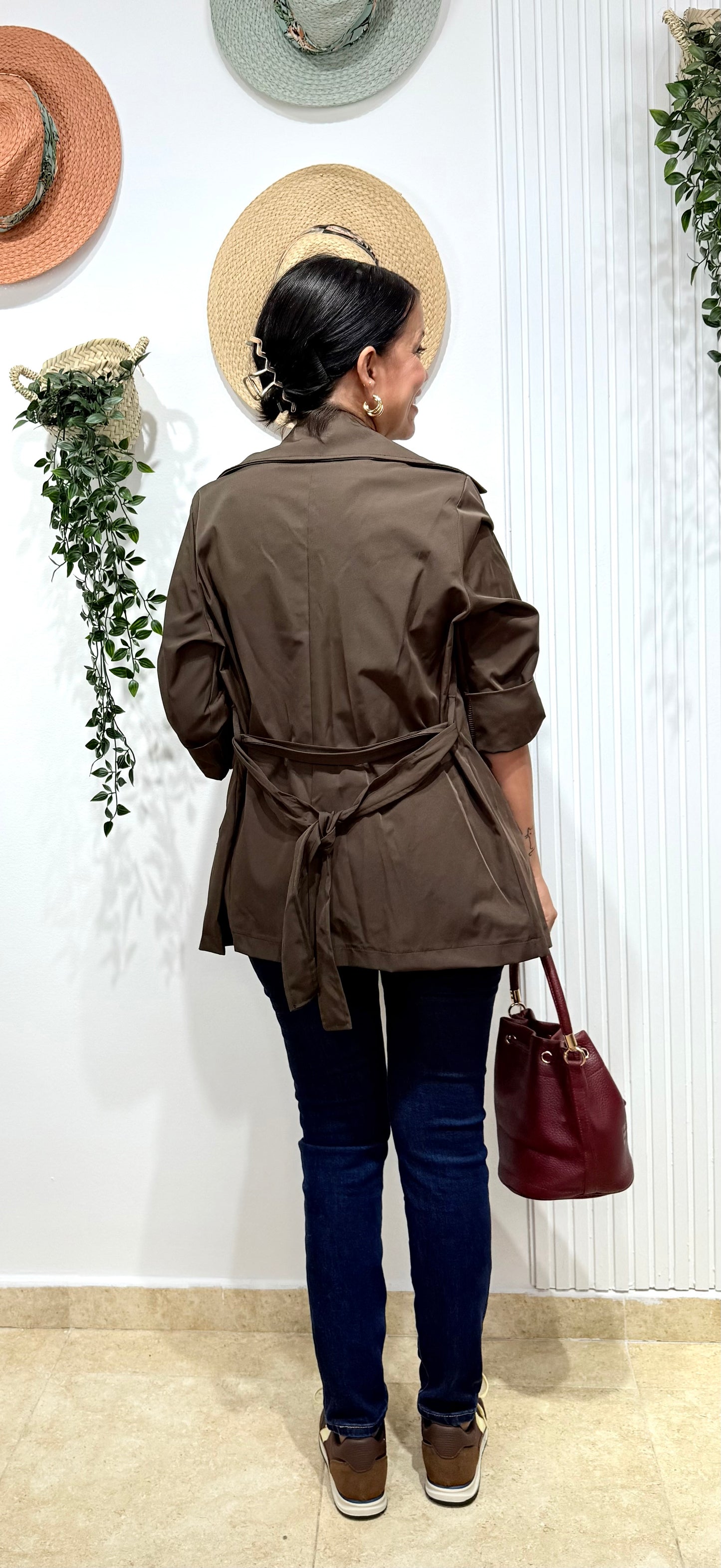 Gabardina chocolate corta