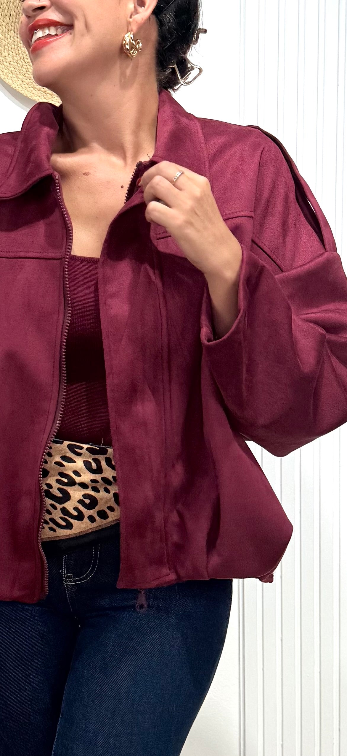 Chaqueta burdeos detalle