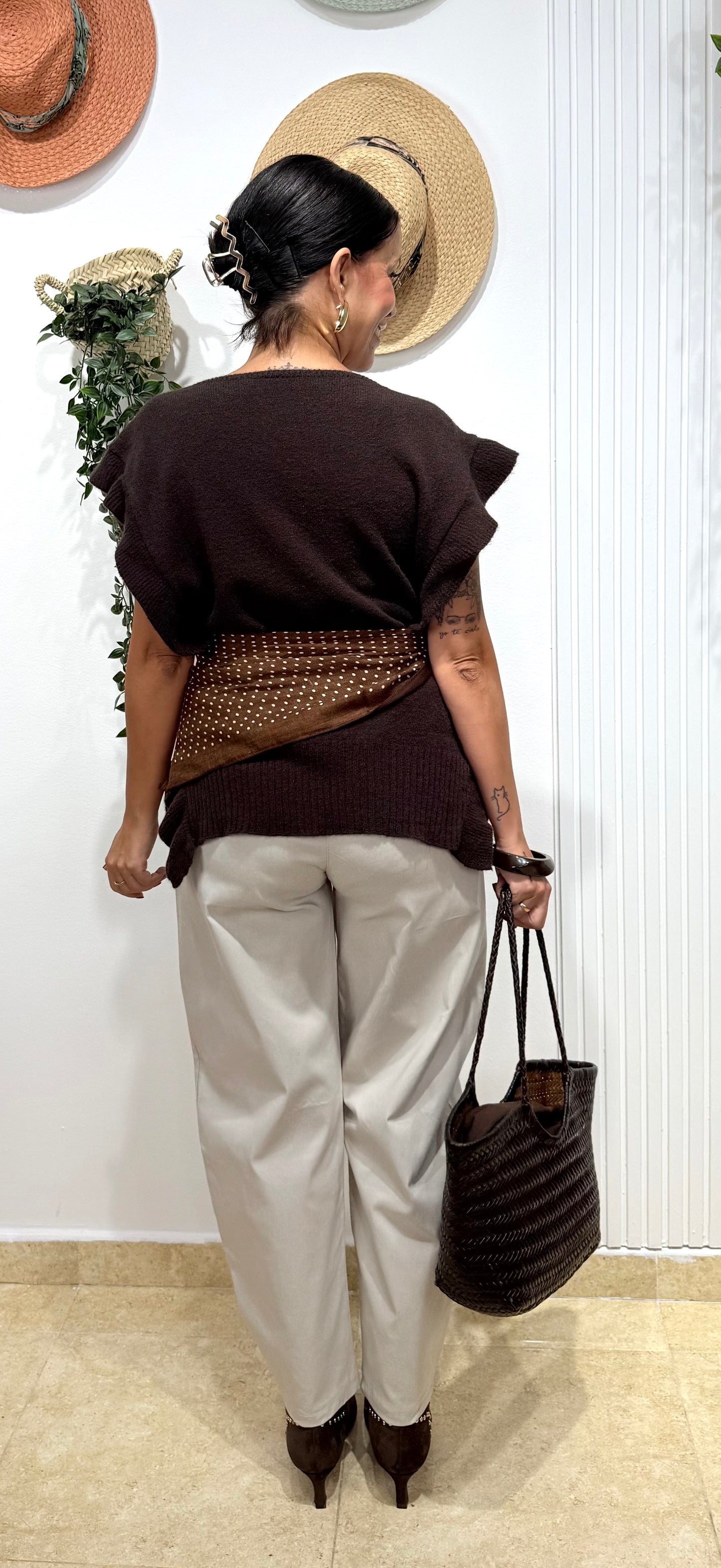 Chaleco volantes chocolate