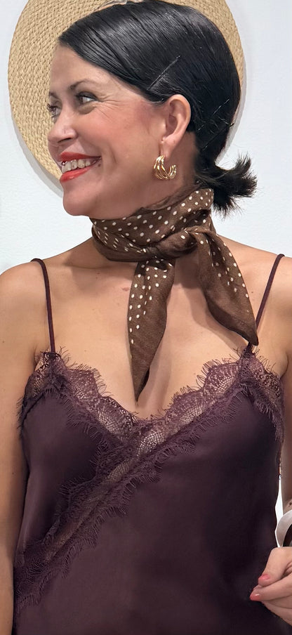 Pañuelo lunares chocolate