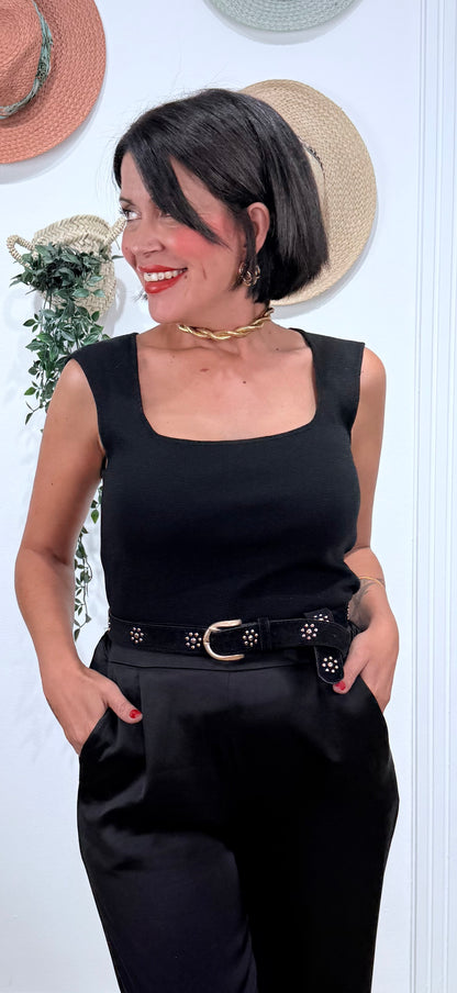 Top escote negro