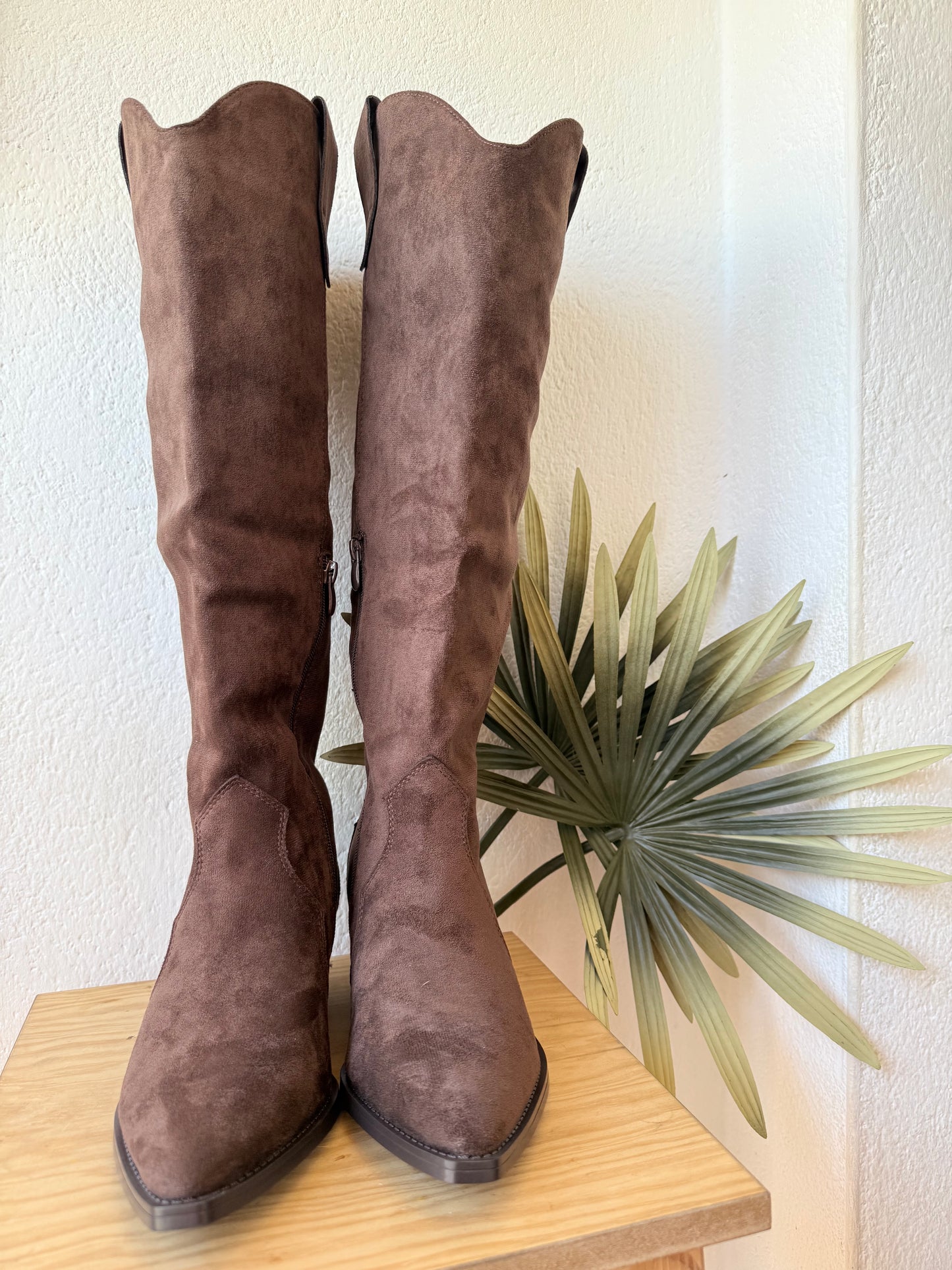 Botas cowboy antelina chocolate