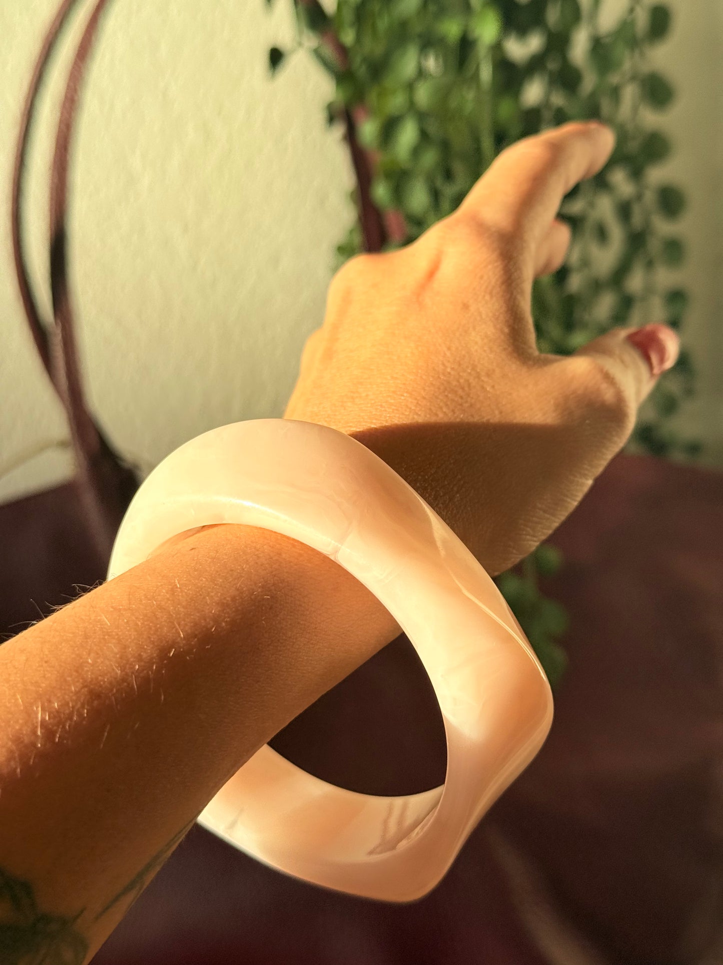 Pulsera resina rosa empolvado