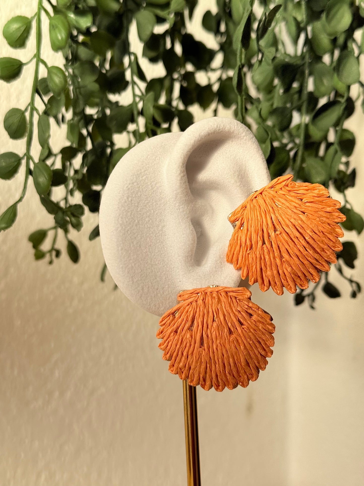 Pendientes rafia y acero concha coral