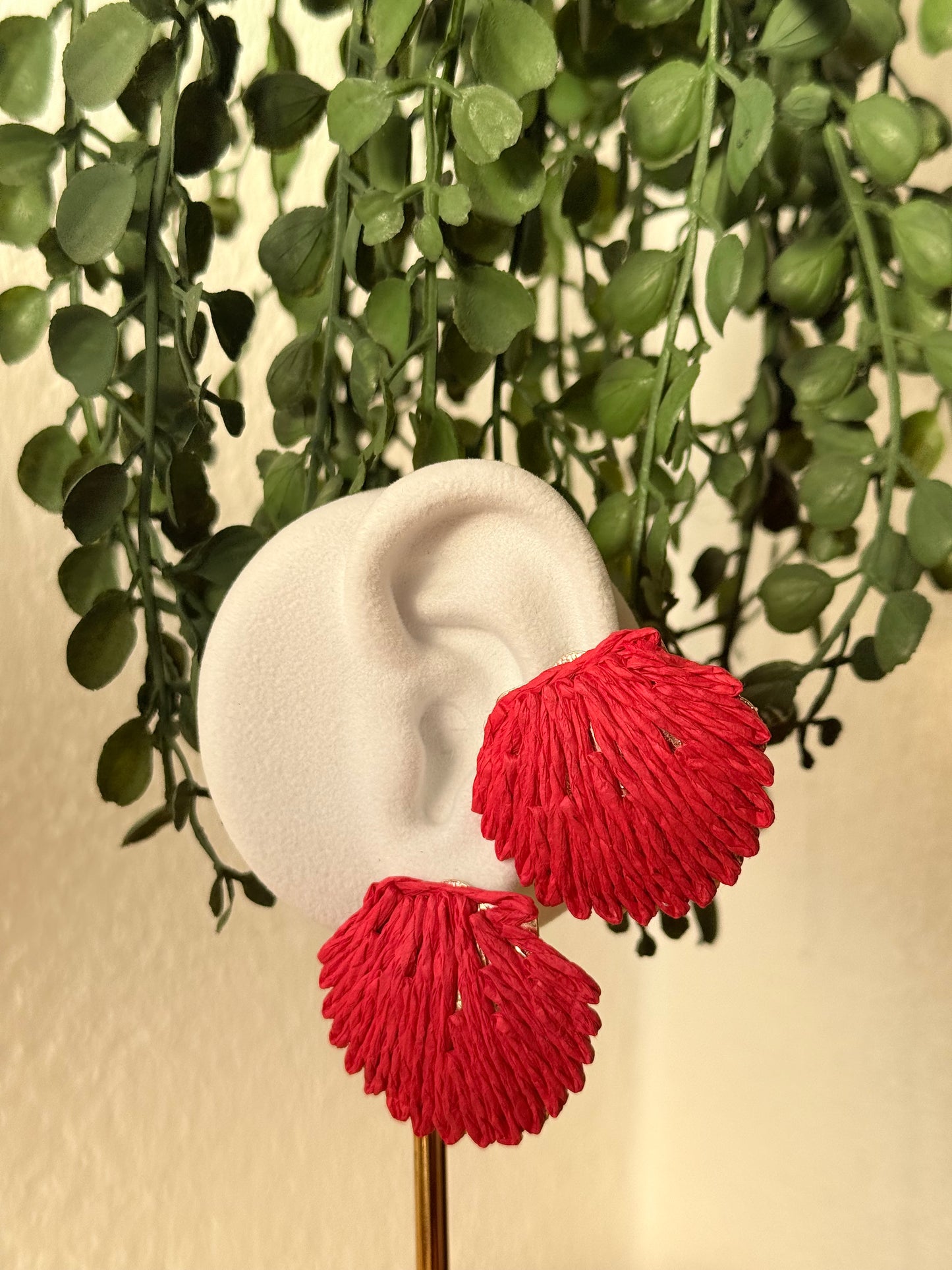 Pendientes rafia y acero concha roja