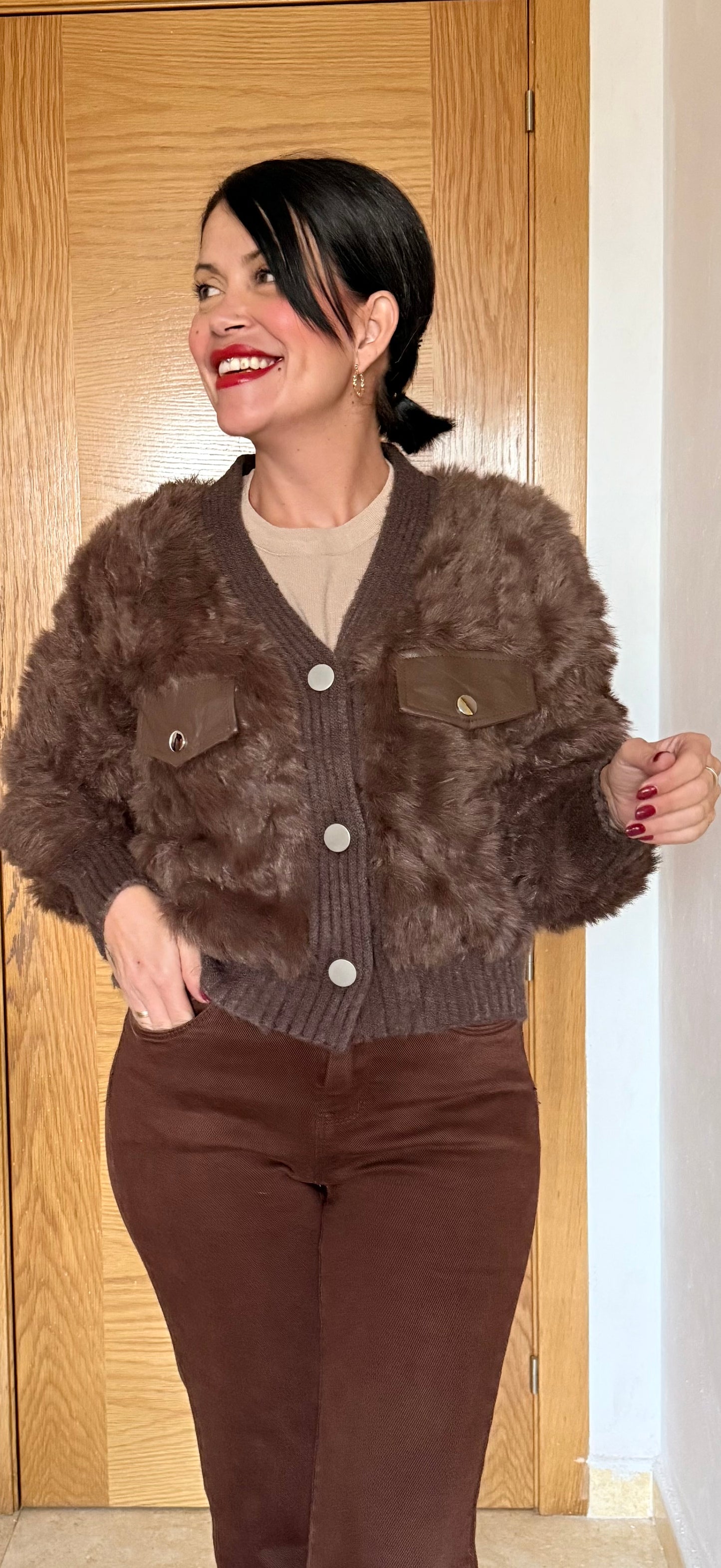 Abrigo pelo botones chocolate