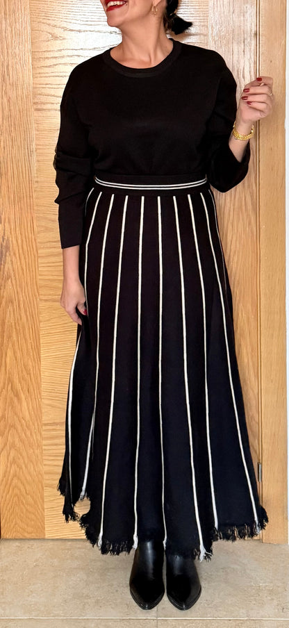Falda larga rayas negra
