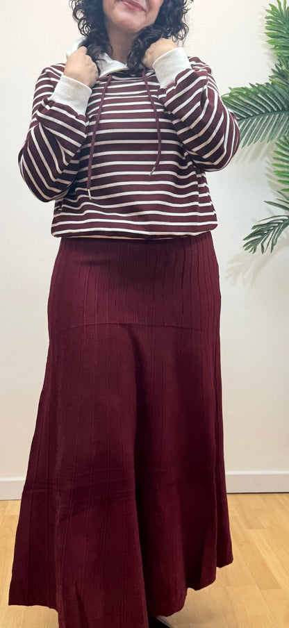 Falda larga punto burdeos