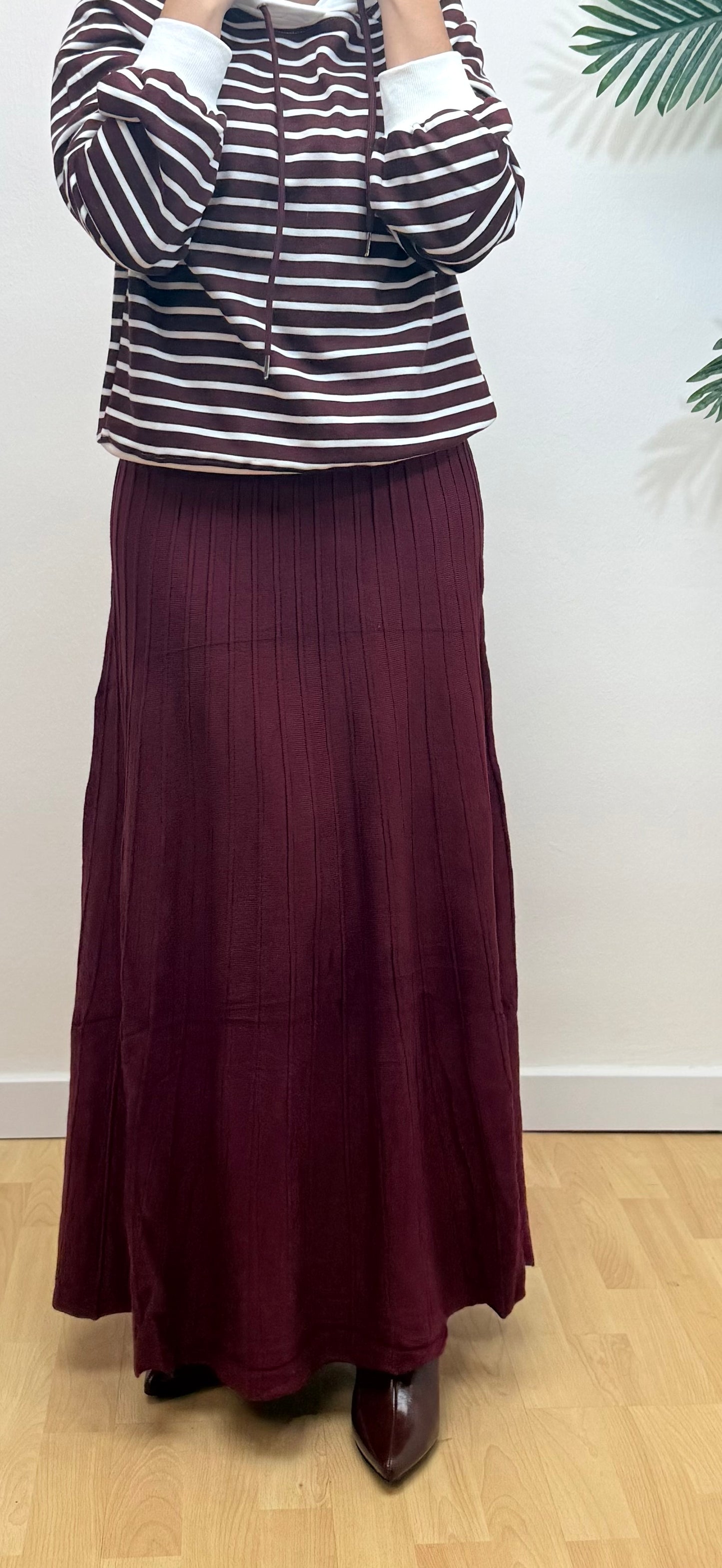 Falda larga punto burdeos