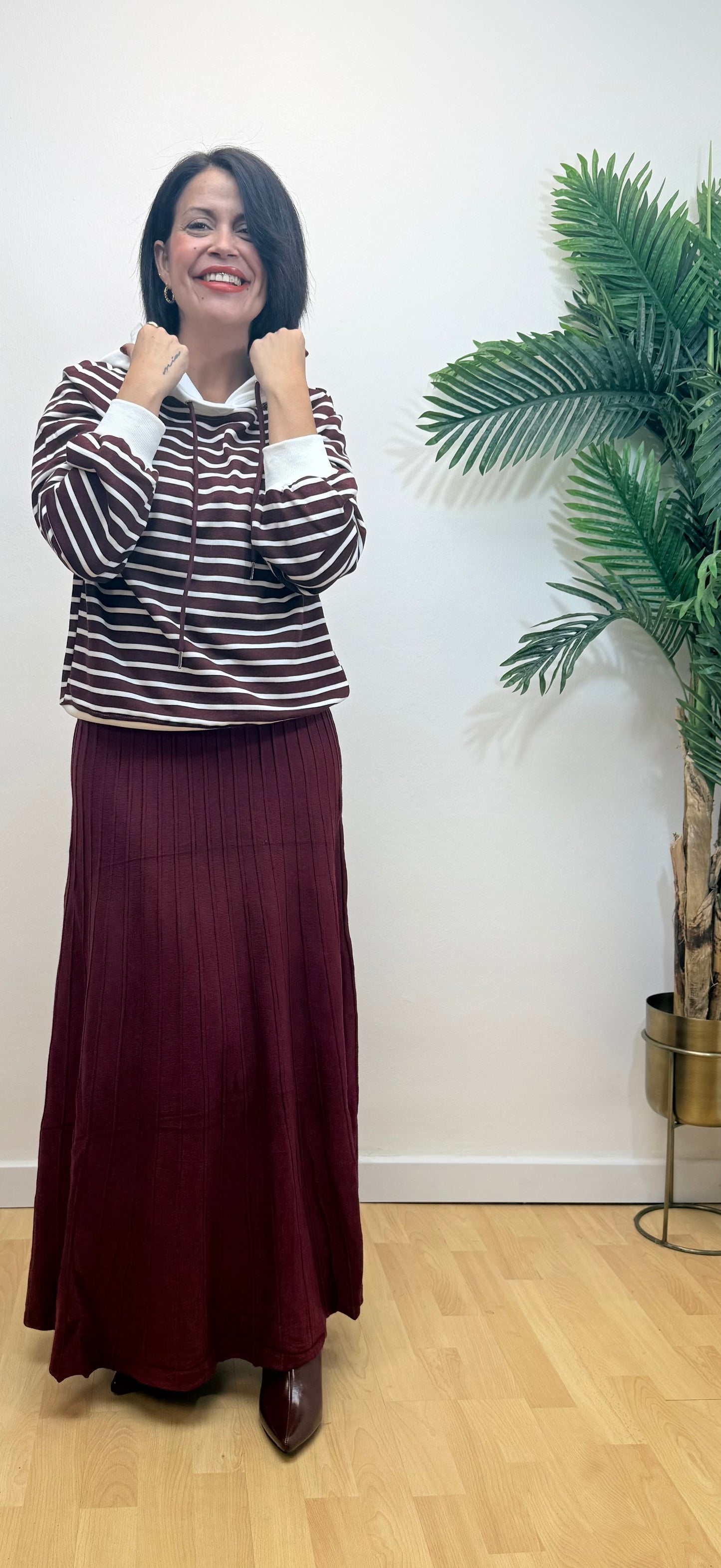 Falda larga punto burdeos