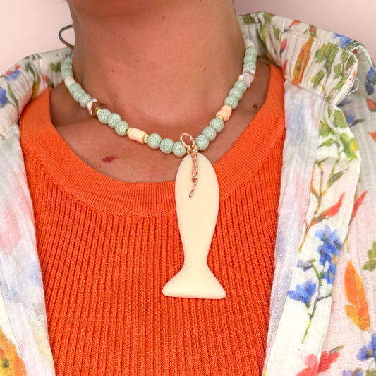Collar pez blanco